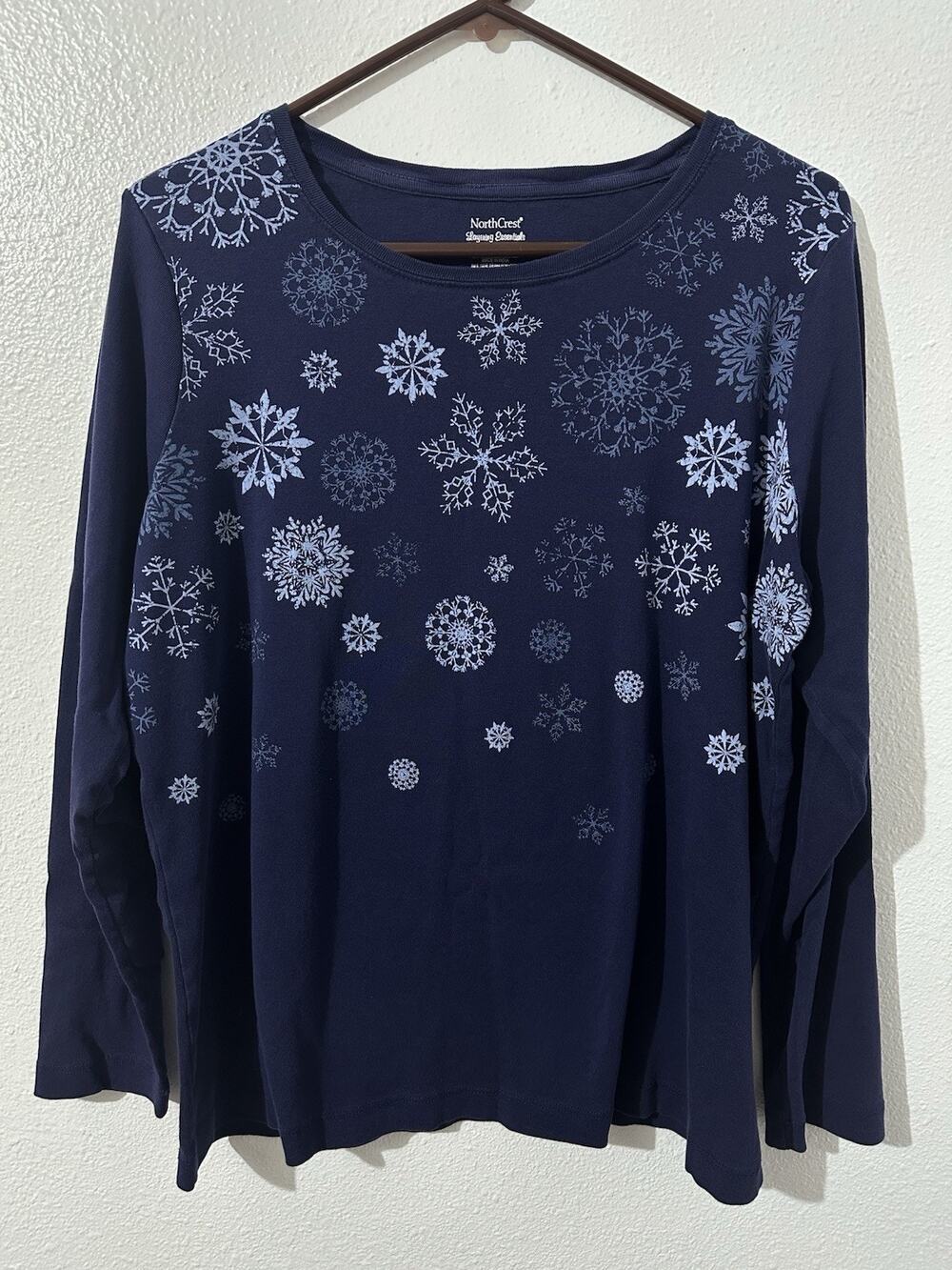 NorthCrest Layering Womens 1X Blue Long Sleeve Lightweight Shirt Snowflakes